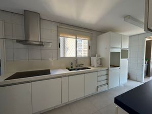 Image 24 - 897825