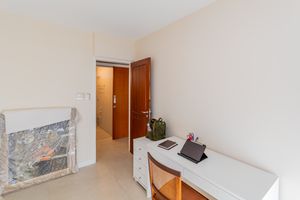 Image 12 - 897827