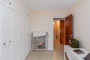 Image 13 - 897827