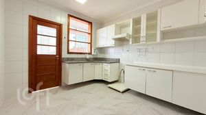 Image 6 - 897837