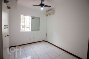 Image 9 - 897838