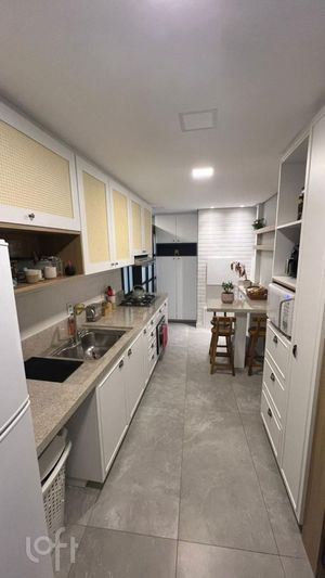 Image 9 - 897842