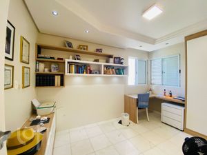 Image 4 - 897844