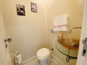 Image 8 - 897844