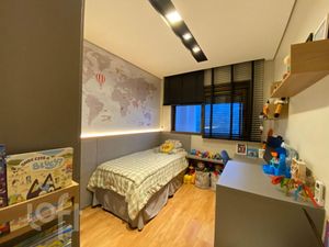 Image 9 - 897849