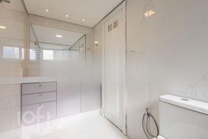 Image 18 - 897855