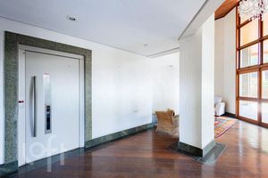 Image 33 - 897855