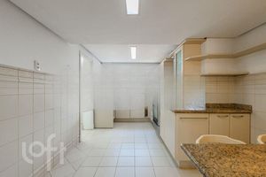 Image 6 - 897855