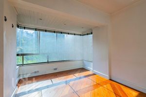 Image 19 - 897855