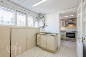 Image 8 - 897855