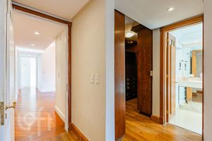 Image 23 - 897855