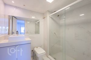 Image 14 - 897855