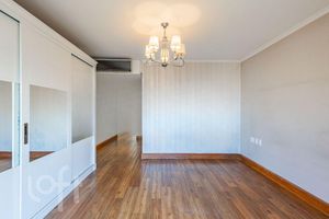 Image 22 - 897855