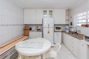 Image 19 - 897928