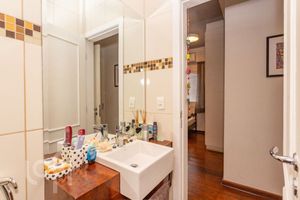 Image 8 - 897935