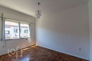 Image 17 - 897937