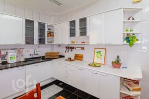 Image 6 - 897943
