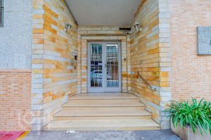 Image 32 - 897943