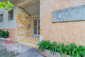 Image 33 - 897943
