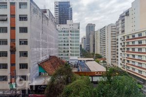 Image 18 - 897943