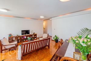 Image 1 - 897943