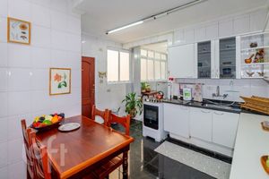 Image 5 - 897943