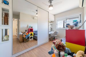 Image 18 - 897944
