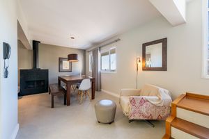 Image 12 - 897944