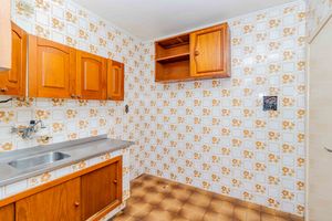 Image 17 - 897949