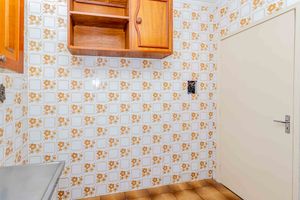 Image 18 - 897949