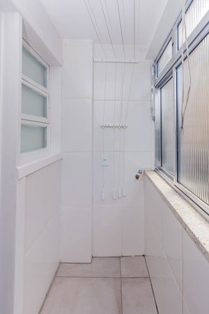 Image 19 - 897975