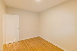 Image 11 - 897979