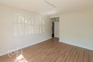 Image 1 - 897979