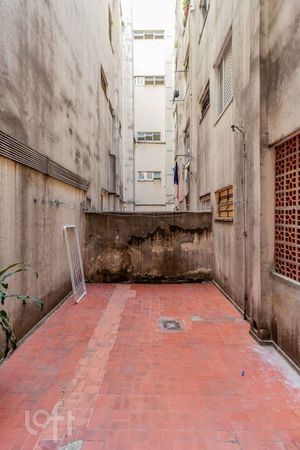 Image 25 - 897979