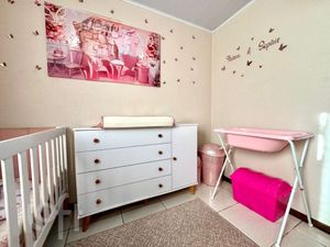 Image 19 - 897991