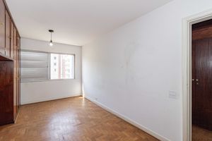 Image 17 - 897997