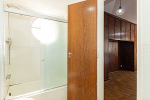 Image 19 - 897997