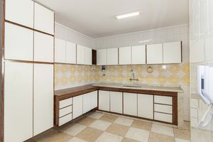 Image 23 - 897997