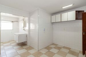 Image 25 - 897997