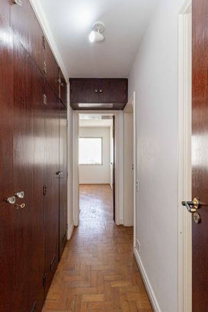 Image 32 - 897997