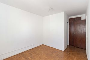 Image 38 - 897997