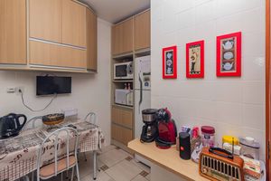 Image 16 - 898001