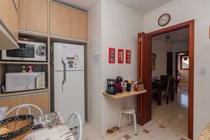 Image 17 - 898001