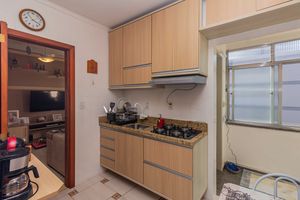 Image 18 - 898001