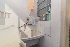 Image 21 - 898001