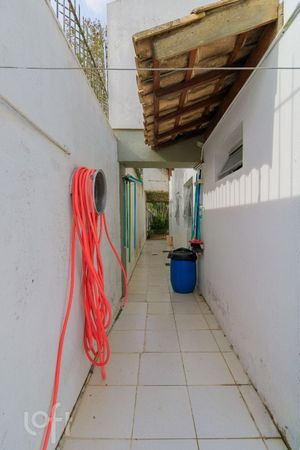 Image 27 - 898004