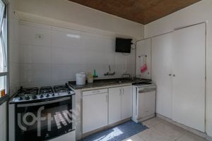 Image 16 - 898004