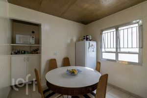 Image 15 - 898004