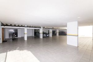 Image 13 - 898019