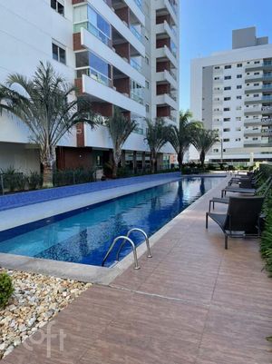 Image 19 - 898023